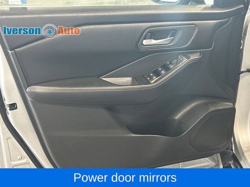 Used 2024 Nissan Rogue SV AWD/4WD image 15