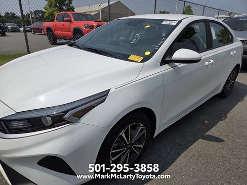 Used 2024 Kia Forte LXS FWD image 4