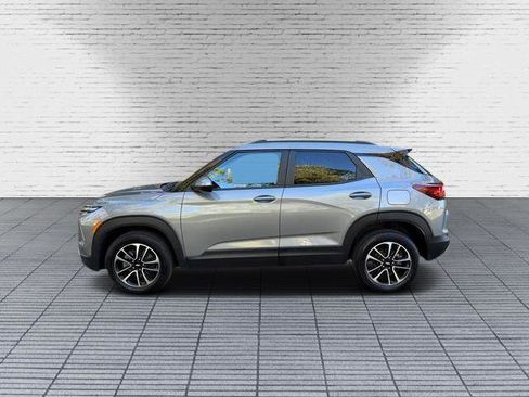 Used 2025 Chevrolet TrailBlazer LT image 2