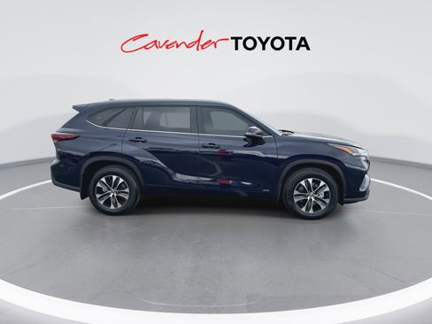 Certified 2026 Toyota Highlander XLE image 9