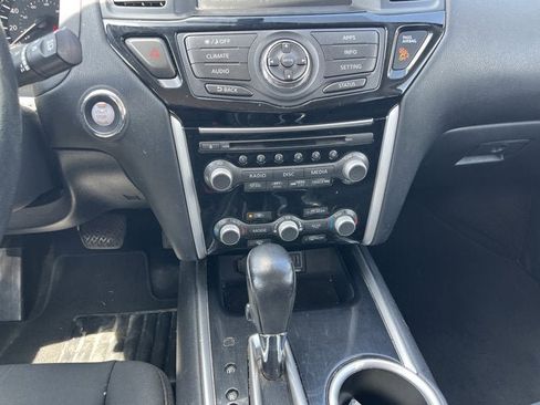 Certified 2019 Nissan Pathfinder SV image 18
