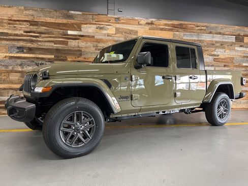 New 2026 Jeep Gladiator Sport image 16