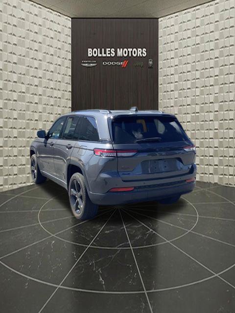 Certified 2024 Jeep Grand Cherokee Altitude AWD/4WD image 12