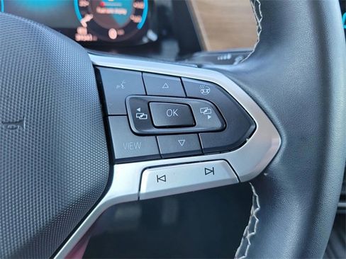 Used 2025 Volkswagen Atlas SE image 29