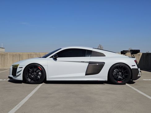 Used 2018 Audi R8 V10 plus w/ 20" Wheel Package image 2