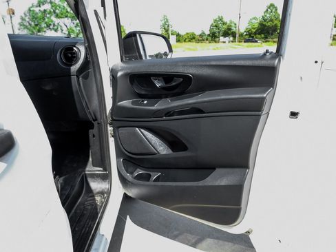 Used 2018 Mercedes-Benz Metris image 35