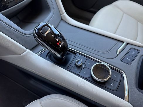 Used 2024 Cadillac XT6 Premium Luxury image 5