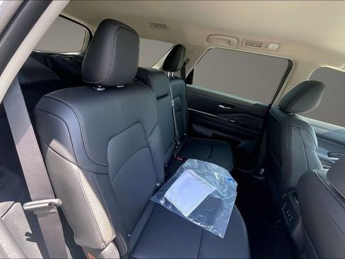 New 2026 Nissan Pathfinder SL FWD image 10