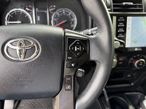 Used 2021 Toyota 4Runner TRD Off-Road Premium w/ Moonroof Package AWD/4WD image 17