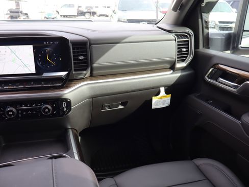 Used 2025 Chevrolet Silverado 2500 LT w/ Trail Boss Package image 17