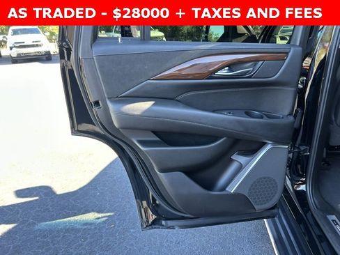 Used 2019 Cadillac Escalade Luxury image 13