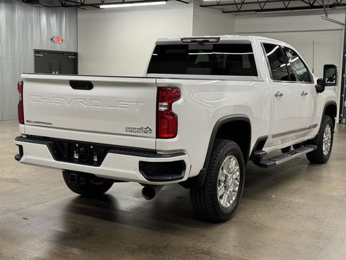 Used 2024 Chevrolet Silverado 2500 High Country w/ Technology Package AWD/4WD image 14