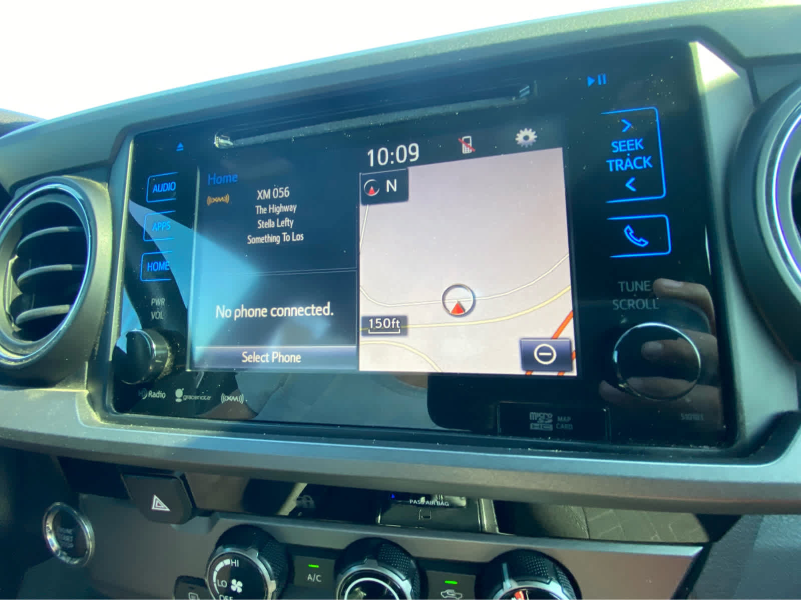 Used 2018 Toyota Tacoma TRD Sport w/ Technology Package RWD image 27
