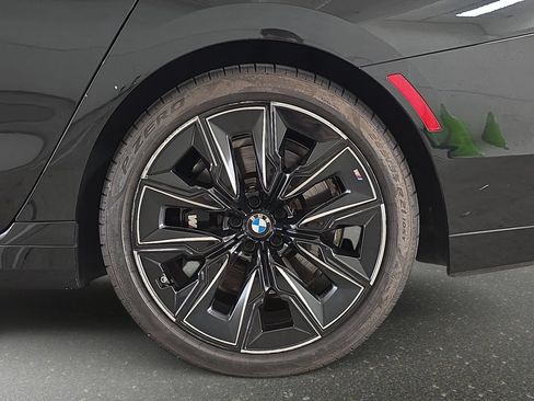 Certified 2024 BMW 740i w/ Premium Package 2 RWD image 29