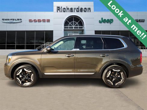 Used 2025 Kia Telluride S image 3