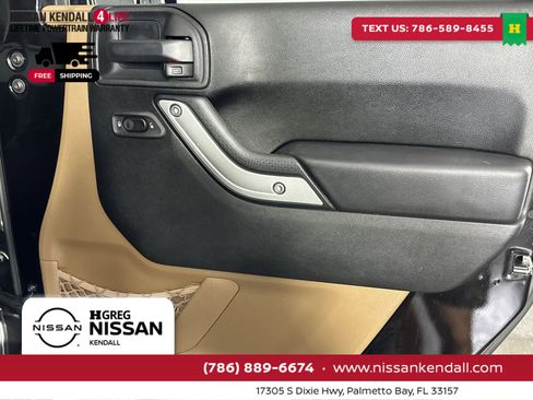 Used 2017 Jeep Wrangler Unlimited Sahara w/ Connectivity Group image 33