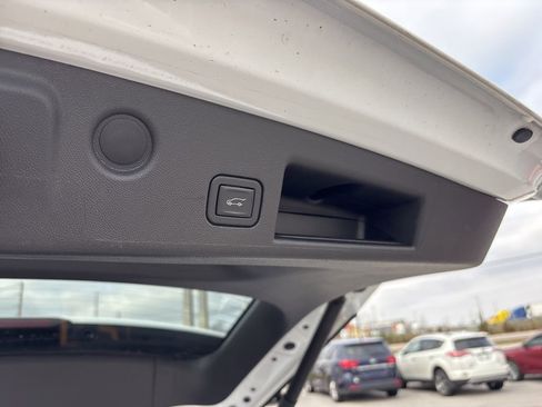 Used 2022 Chevrolet Equinox Premier image 13