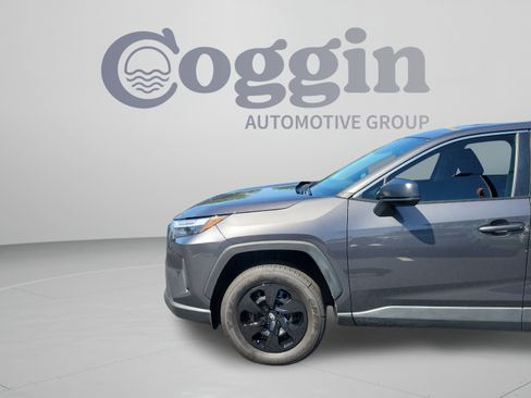 Used 2025 Toyota RAV4 LE FWD image 30