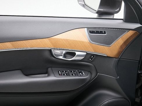 Used 2023 Volvo XC90 B6 Plus w/ Protection Package Premier image 11