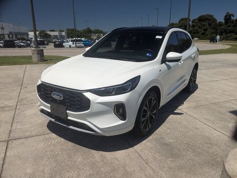 Used 2023 Ford Escape ST-Line Elite w/ Premium Technology Package AWD/4WD image 7