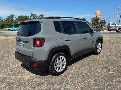Used 2019 Jeep Renegade Latitude FWD image 5