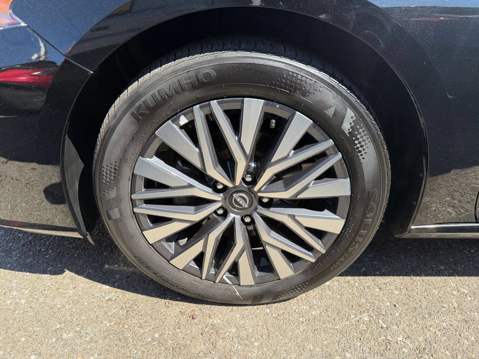 Used 2025 Nissan Altima 2.5 SV FWD image 29