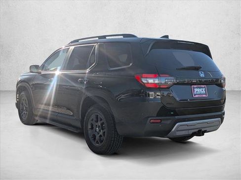 Used 2024 Honda Pilot TrailSport image 3