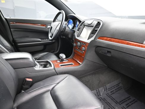 Used 2013 Chrysler 300 RWD image 23