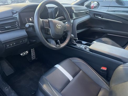 Used 2025 Toyota Camry SE image 9