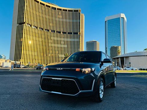 Used 2023 Kia Soul LX w/ LX Technology Package FWD image 2