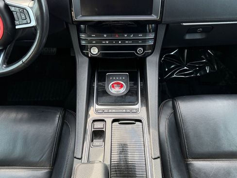 Used 2020 Jaguar F-PACE Prestige image 15