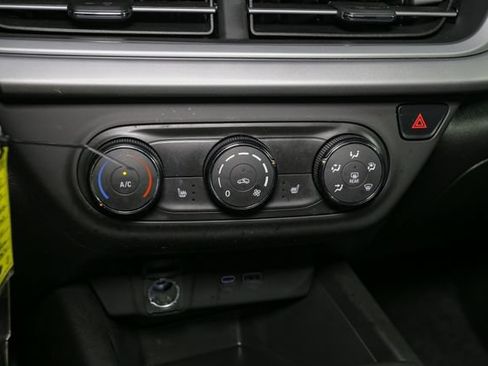 Used 2024 Chevrolet Trax RS FWD image 23