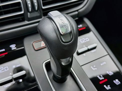 Certified 2025 Porsche Macan AWD/4WD image 21