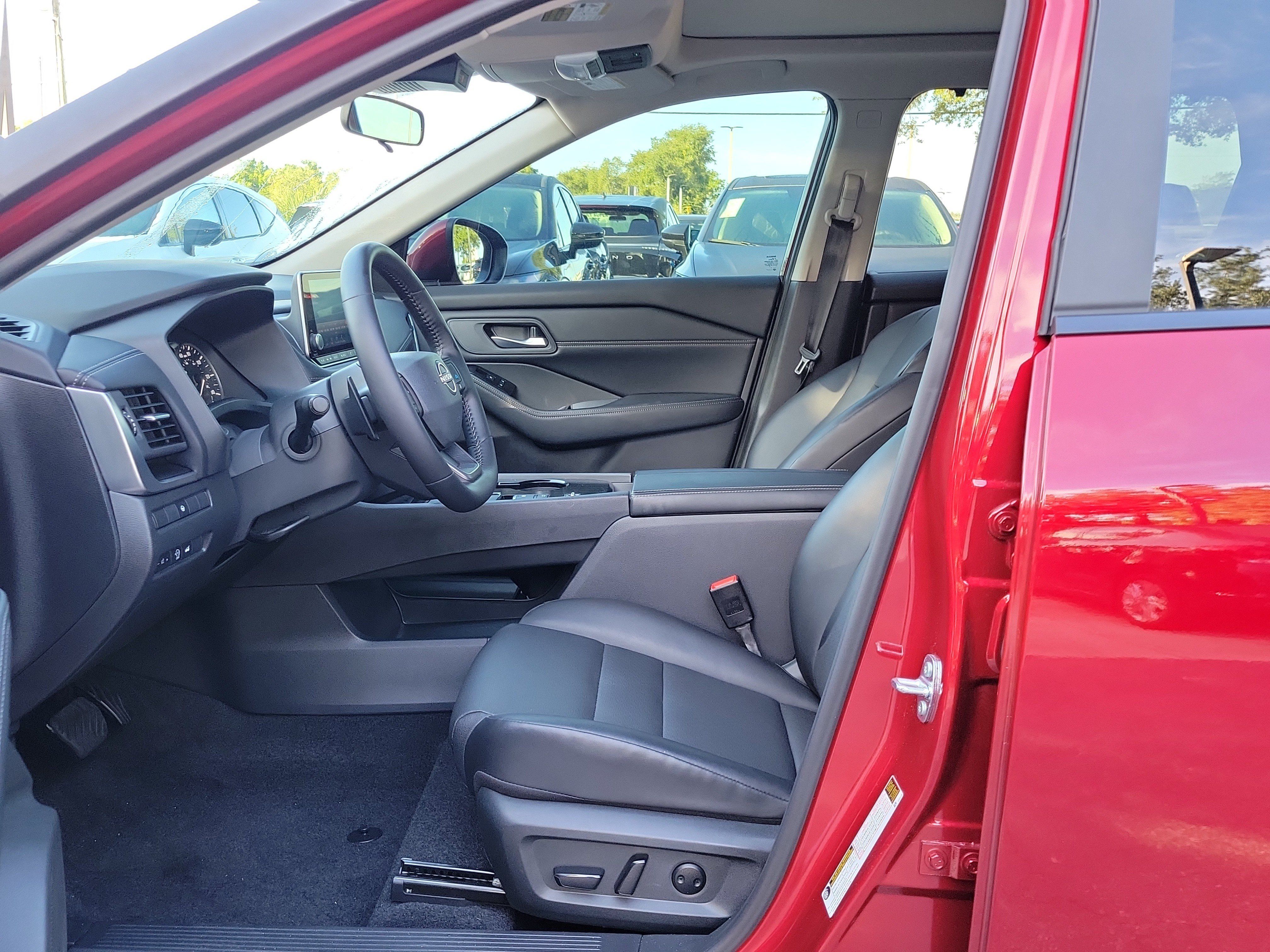 Certified 2025 Nissan Rogue SV w/ SV Premium Package FWD image 18
