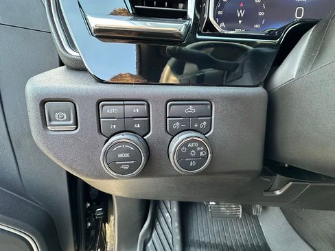 Used 2025 Chevrolet Silverado 1500 RST image 3