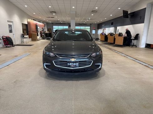 Used 2016 Chevrolet Malibu LT FWD image 2