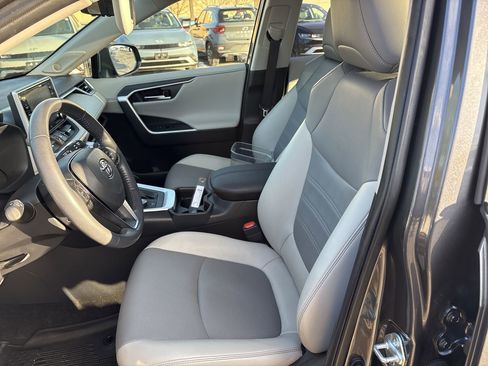 Used 2020 Toyota RAV4 Limited image 13