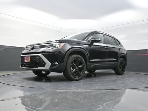 New 2025 Volkswagen Taos SEL image 21