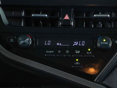 Used 2024 Toyota Camry SE FWD image 20