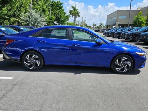 Used 2025 Hyundai Elantra SEL image 11