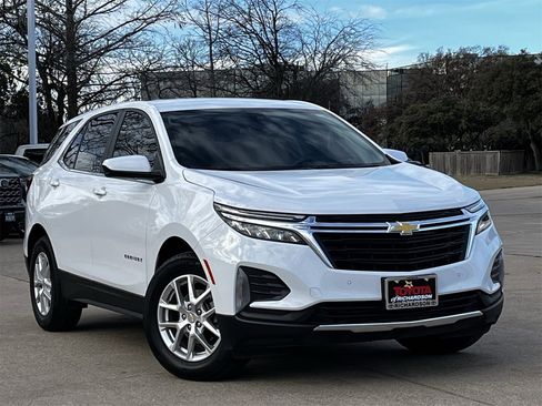 Used 2024 Chevrolet Equinox LT image 2