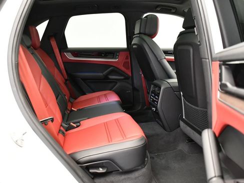 Certified 2026 Porsche Cayenne E-Hybrid AWD/4WD image 57