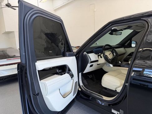 Used 2024 Land Rover Range Rover Autobiography image 12