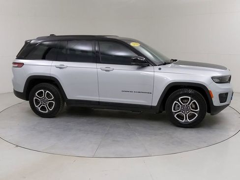 Used 2022 Jeep Grand Cherokee Trailhawk w/ Rear Seat Video Group 1 image 11