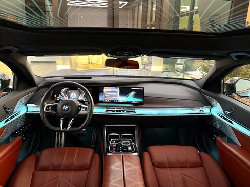 Used 2023 BMW 760i xDrive w/ Luxury Rear Seating Package AWD/4WD image 2