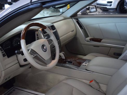 Used 2005 Cadillac XLR RWD image 64