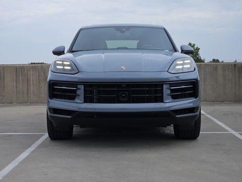 Used 2025 Porsche Cayenne AWD/4WD image 11