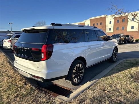 Used 2025 Ford Expedition Max Platinum w/ Driver's Package image 4