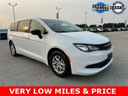 Used 2024 Chrysler Voyager LX image 8