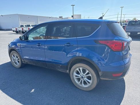 Used 2019 Ford Escape SE image 3